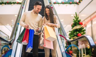  Leave if the store is beginning to get too crowded or violent.